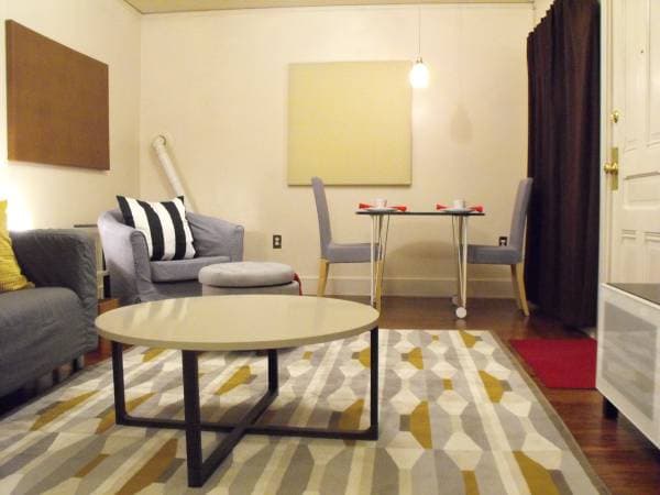 1BR/1BA Apartment · Oakland photo 3