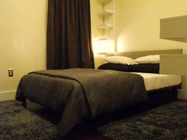 1BR/1BA Apartment · Oakland photo 5