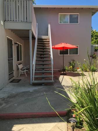 2BR/1BA Apartment on Fremont Pl. · Menlo Park photo 4