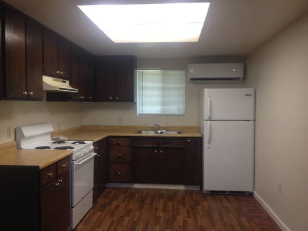 2BR/1BA Apartment · Lakeport photo 1