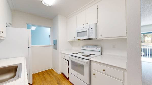 2BR/2BA Apartment on Ignacio Blvd - 358 · Novato photo 4