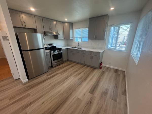 3BR/1BA Apartment · Oakland photo 2
