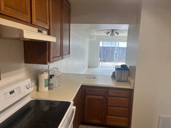 2BR/2BA Condo · Cloverdale photo 2