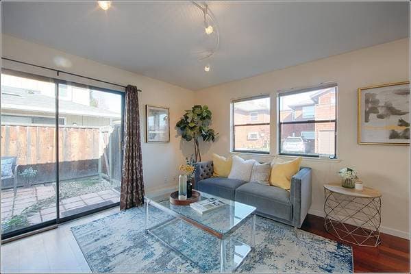 1BR/1BA Townhouse · Palo Alto photo 3