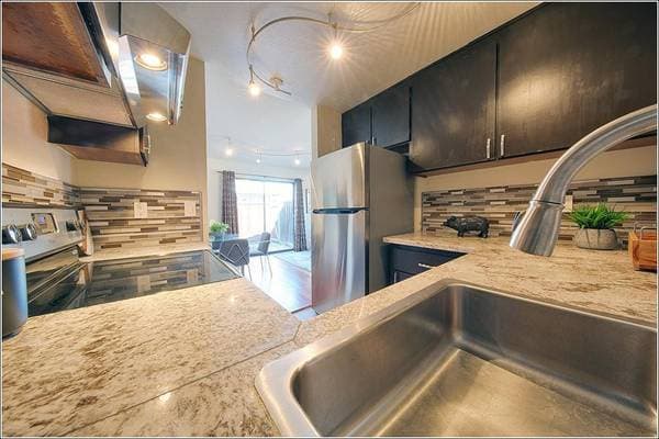 1BR/1BA Townhouse · Palo Alto photo 4