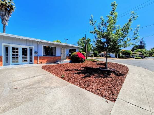 2BR/1BA Duplex on Gladys Ave · Mountain View photo 1