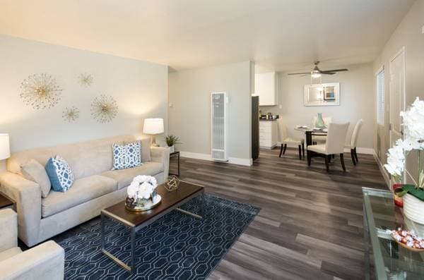2BR/2BA Apartment on Gading Road · Hayward photo 2