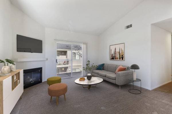 3BR/2BA Apartment · Tracy photo 3