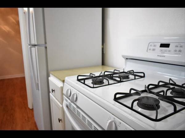 2BR/1BA Townhouse · San Leandro photo 3
