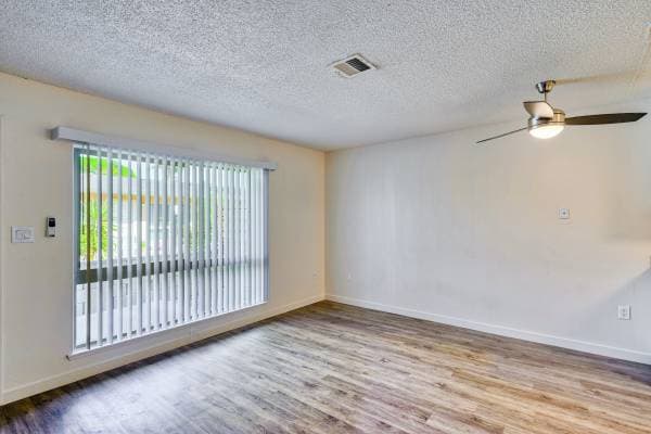 2BR/1BA Apartment on S Jefferson St · Napa photo 1