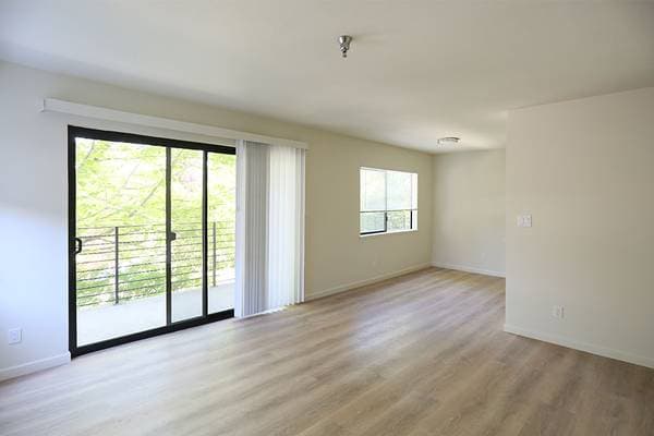 2BR/2BA Apartment · Oakland photo 2