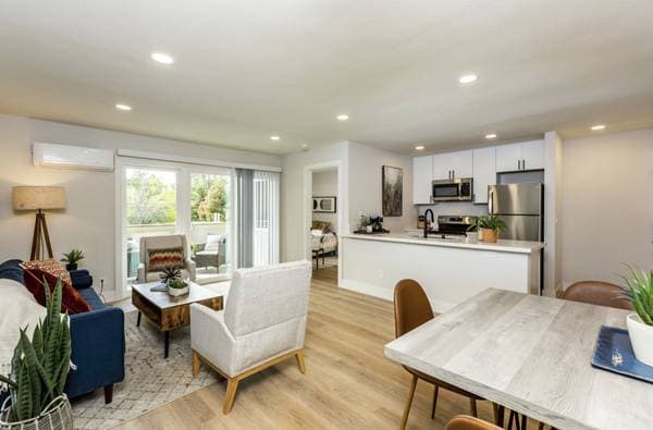 2BR/1BA Apartment on N Main Street · Walnut Creek photo 4