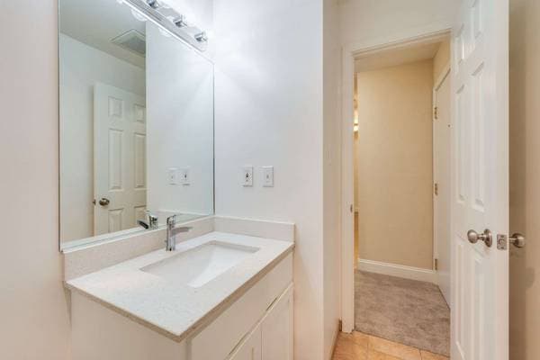 1BR/1BA Apartment on Andover St. · Oakland photo 4