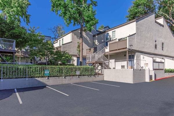 1BR/1BA Apartment on Contra Costa Boulevard · Pleasant Hill photo 3
