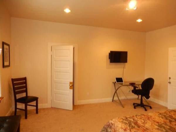 3BR/2BA Apartment · Berkeley photo 4
