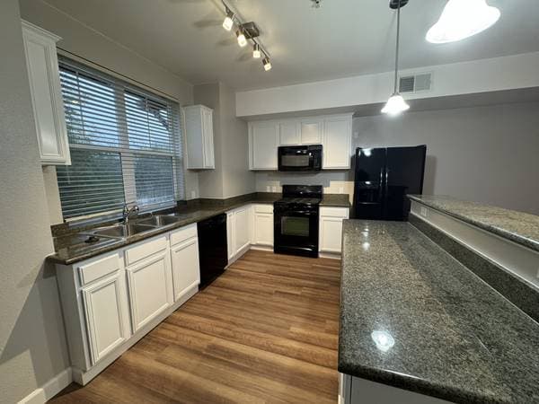 2BR/2BA Townhouse on Round Barn Blvd · Santa Rosa photo 3