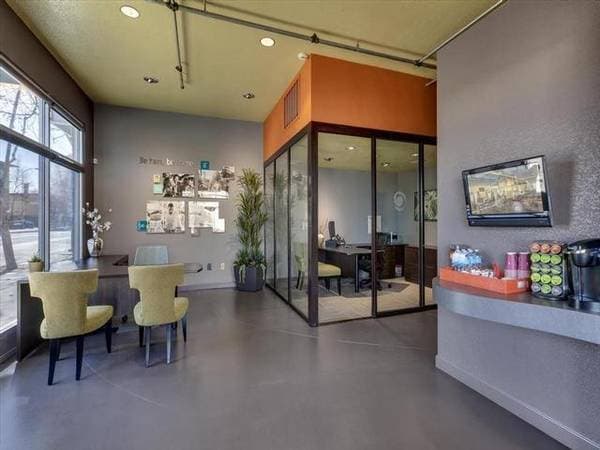 1BR/1BA Apartment on W San Carlos St. · San Jose photo 2