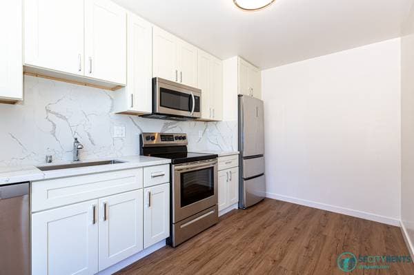 Inner Sunset: Top Floor w/ Optional Parking & Laundry Onsite photo 4