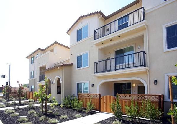 2BR/2BA Apartment on Business Center Dr. · Fairfield photo 4