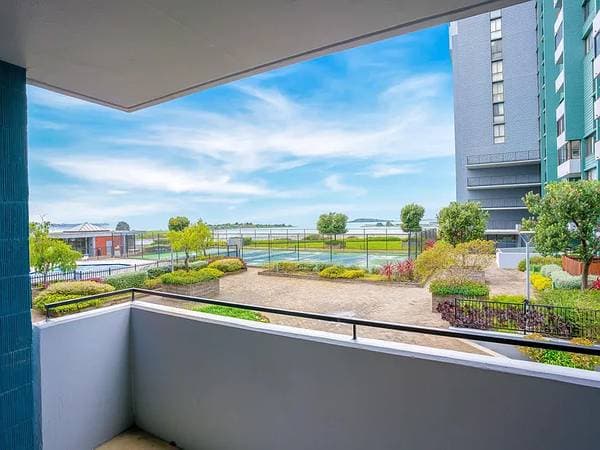 0BR/1BA Condo · Albany photo 1