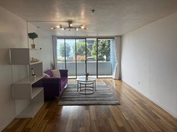 0BR/1BA Condo · Albany photo 4