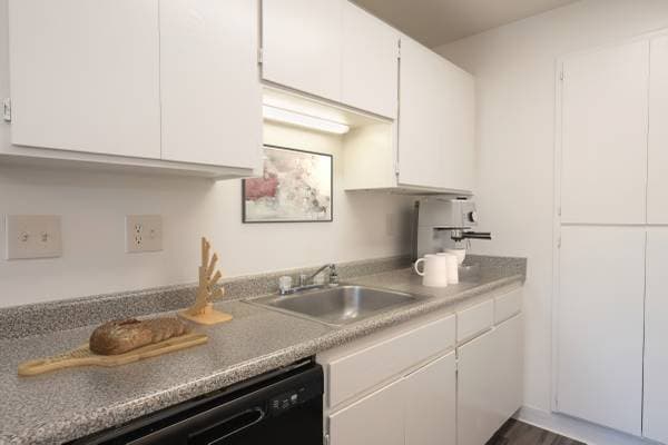 2BR/1BA Apartment on Arnold Drive · Pleasant Hill photo 3