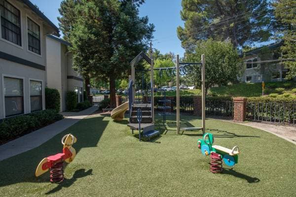 2BR/2BA Apartment on Arnold Drive · Pleasant Hill photo 3