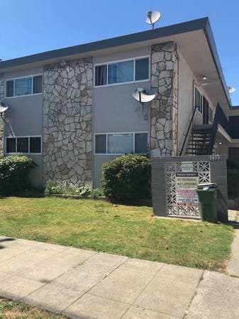 2BR/1BA Apartment · Berkeley photo 1