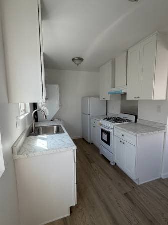 2BR/1BA Duplex on Chery Street · Oakland photo 2