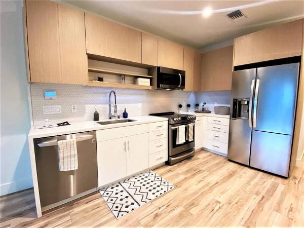 0BR/1BA Apartment on Telegraph Ave. · Oakland photo 3