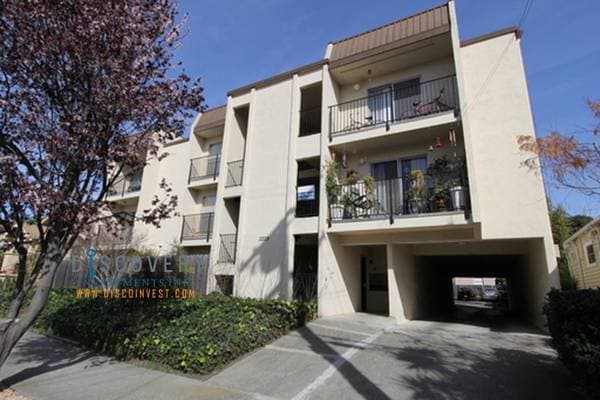 1BR/1BA Apartment on Mcgee Avenue · Berkeley photo 1