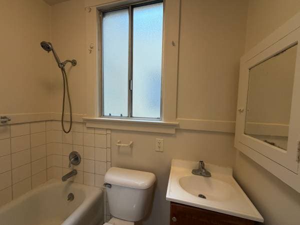 0BR/1BA Apartment on Mission St · Daly City photo 4