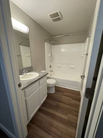 2BR/2BA Apartment on Round Barn Blvd · Santa Rosa photo 4