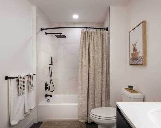 0BR/1BA Apartment on Broadway · Oakland photo 4