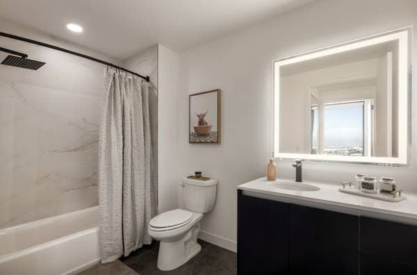 2BR/2BA Apartment on Broadway · Oakland photo 2