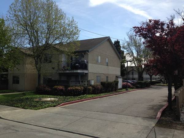 2BR/1BA Apartment on Laurel Ave. · Hayward photo 1