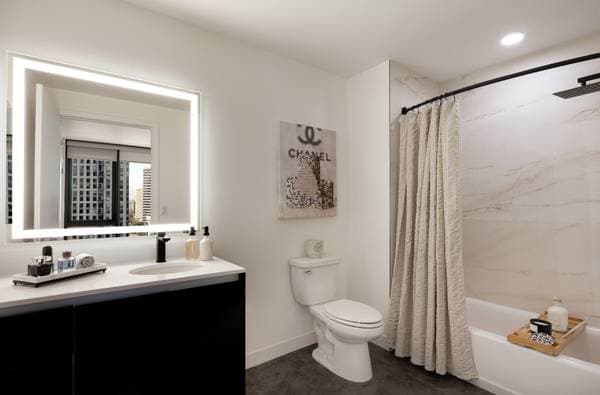 2BR/2BA Apartment on Broadway · Oakland photo 2