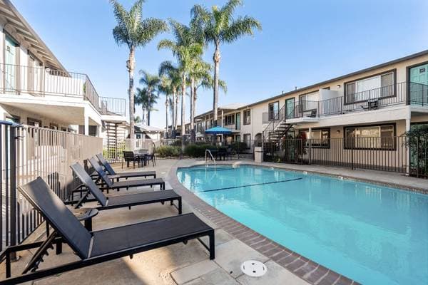 2BR/1BA Apartment on Hollis Avenue · Campbell photo 3