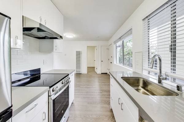 2240 Larkin photo 2