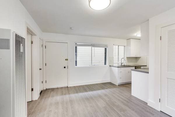 2240 Larkin photo 4