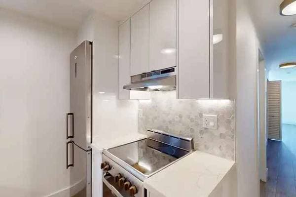 643 Webster photo 3