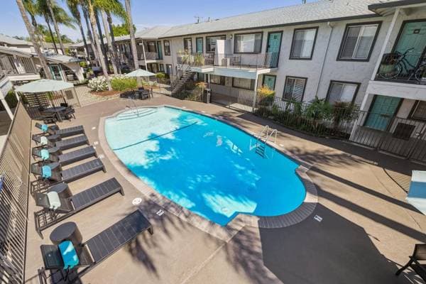 2BR/1BA Apartment on Hollis Avenue · Campbell photo 4