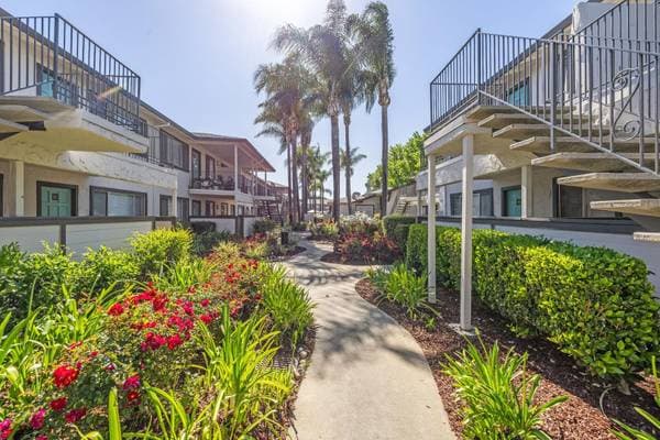 2BR/1BA Apartment on Hollis Avenue · Campbell photo 5