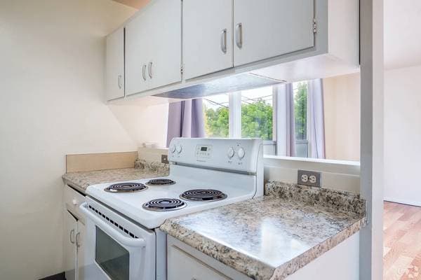 2BR/1BA Apartment · Berkeley photo 2