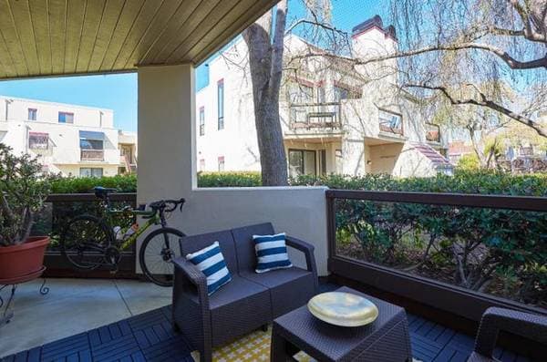 1BR/1BA Condo on Shorebird Cir · Redwood City photo 1