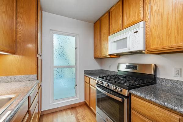 2BR/1BA Flat on Golden Gate Ave. · San Francisco photo 3