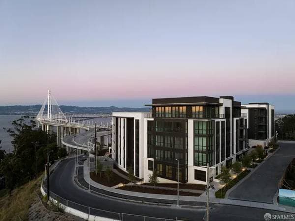 1BR/1BA Apartment on Bristol Ct · San Francisco photo 1
