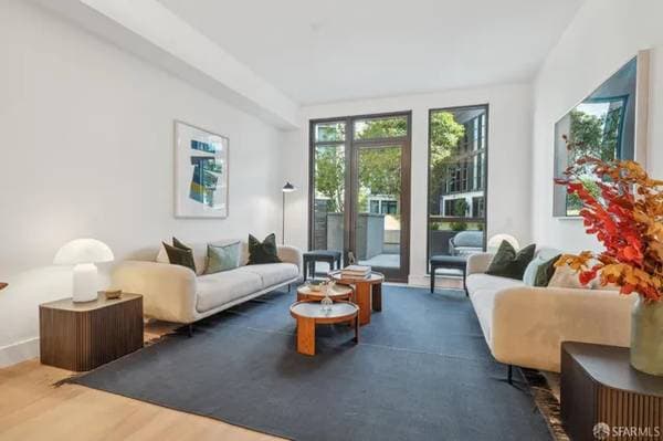 1BR/1BA Apartment on Bristol Ct · San Francisco photo 2