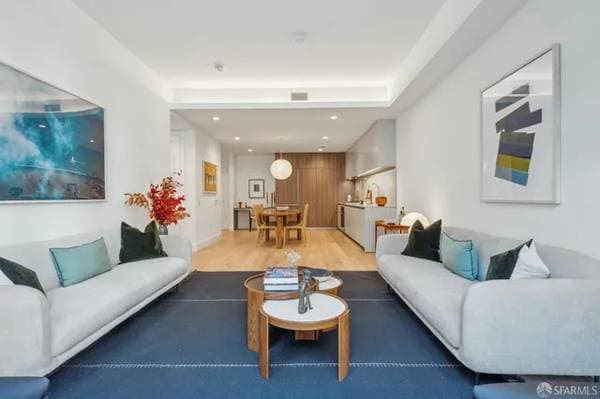 1BR/1BA Apartment on Bristol Ct · San Francisco photo 3