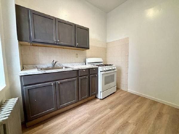 Windsor Court Apartments photo 2